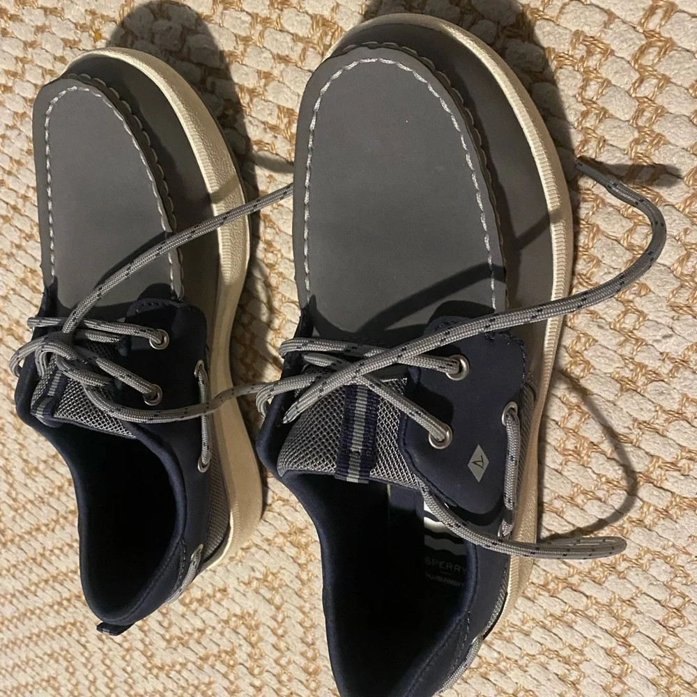Size 3.5 boys sperry shoes